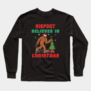 Bigfoot Believes in Christmas funny Squatchy Beast. Long Sleeve T-Shirt